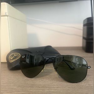 Ray Ban Black Wire Aviator // Green Solid Lenses